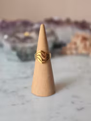 Ring, vågig guld, guldpläterat rostfritt stål