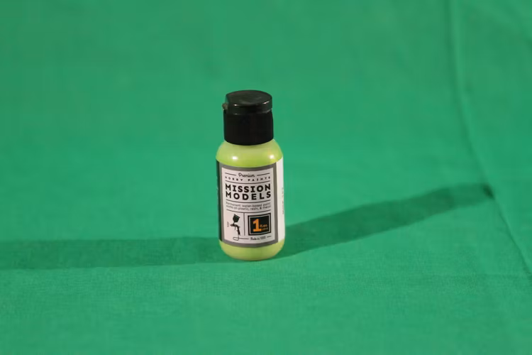 Pearl Kiwi Lime Acrylic 30m