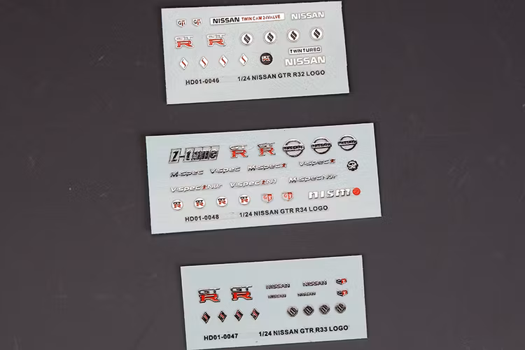 Nissan GTR R33 Metal Logo 1/24