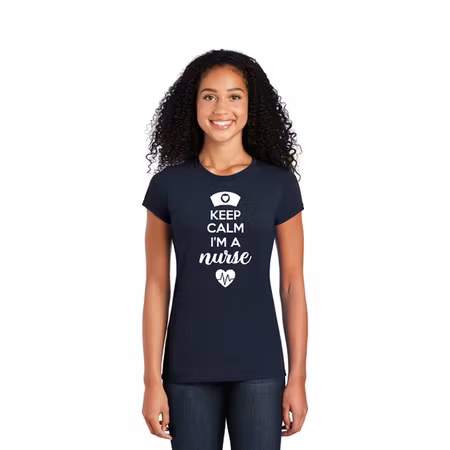 Kortärmad t-shirt med tryck för dam – Keep Calm I’m A Nurse | Cutieful