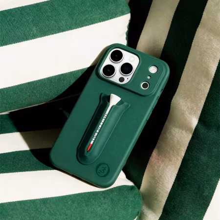 Grönt iPhone-skal med integrerad hållare för golftees - The Tee Case | 3 Putt Round