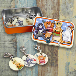 KITTENS IN MITTENS CROCHET STITCH MARKERS IN A POCKET TIN (MARKÖRER+ASK)
