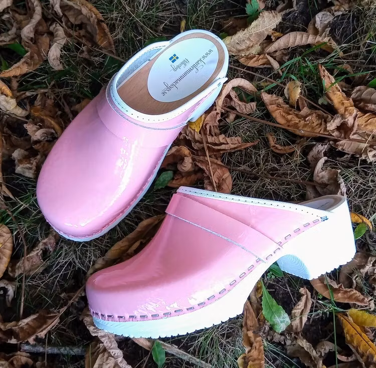 Ulla mjuktoffel, rosa lack med rem