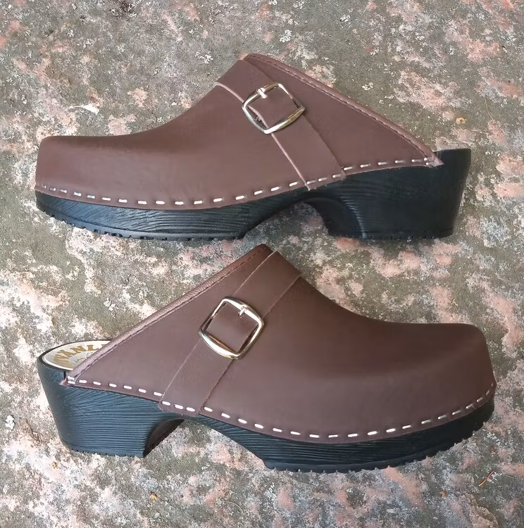 Mjuktofflel herr, brun med spänne