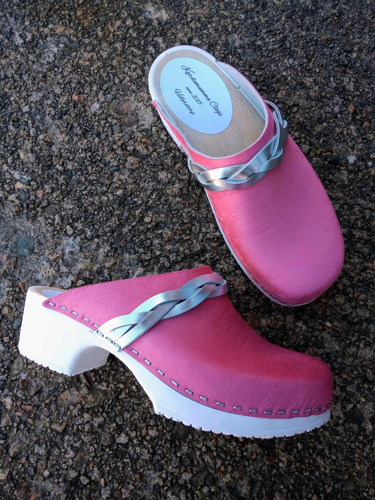 Ally mjuk rosa nubucklik, läder med silverfläta