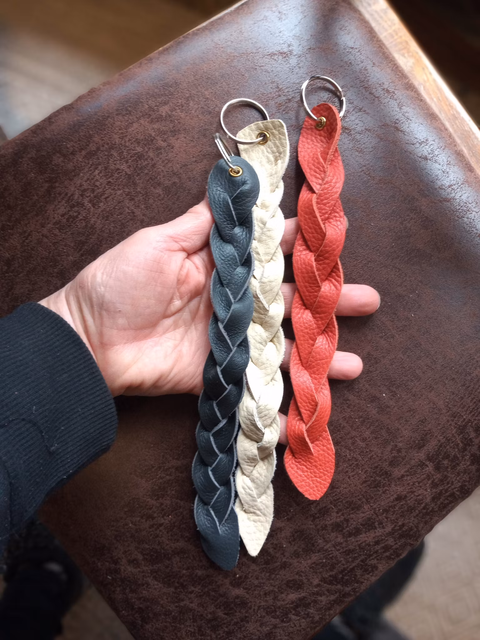 Nyckelring i mjukt skinn ca. 22 - 26 cm