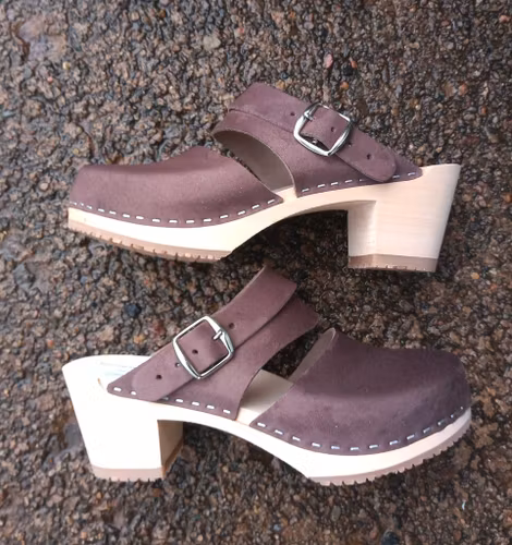 Alma med bakrem brun "nubuck" ca 6 cm klack