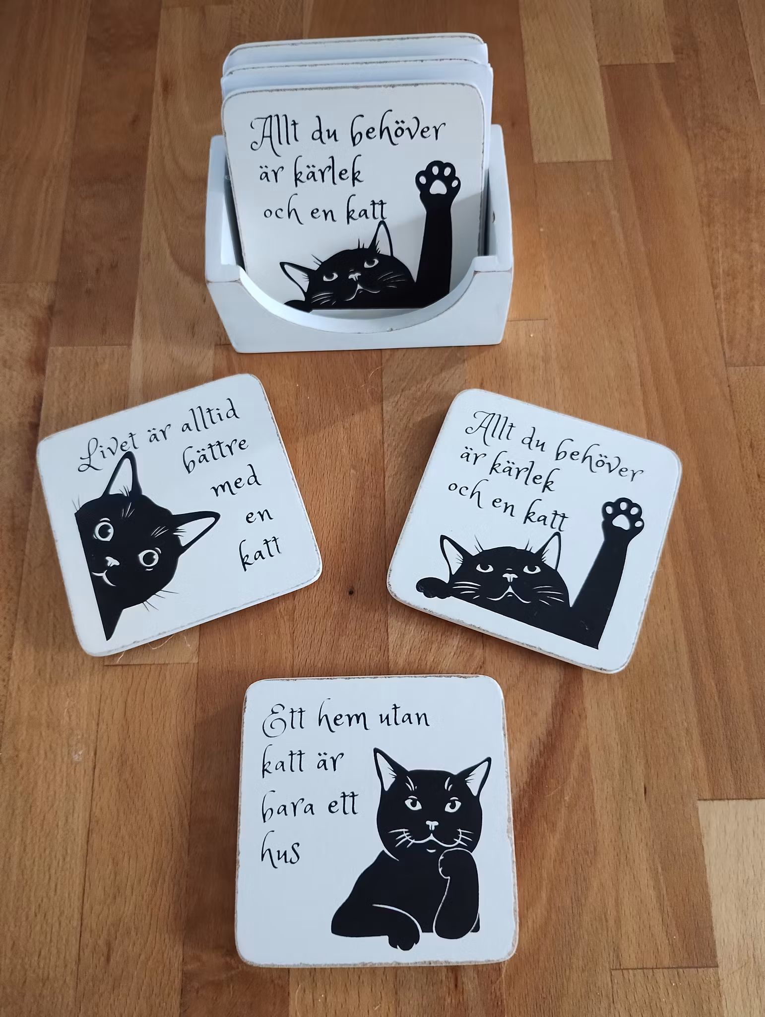Glasunderlägg med lite bevingade ord. 😽