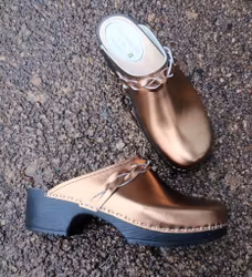 Ally , svart mjuk botten bronsfärgat läder med fläta