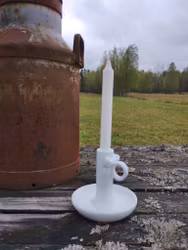 Ljusstake i keramik med söt rosett.