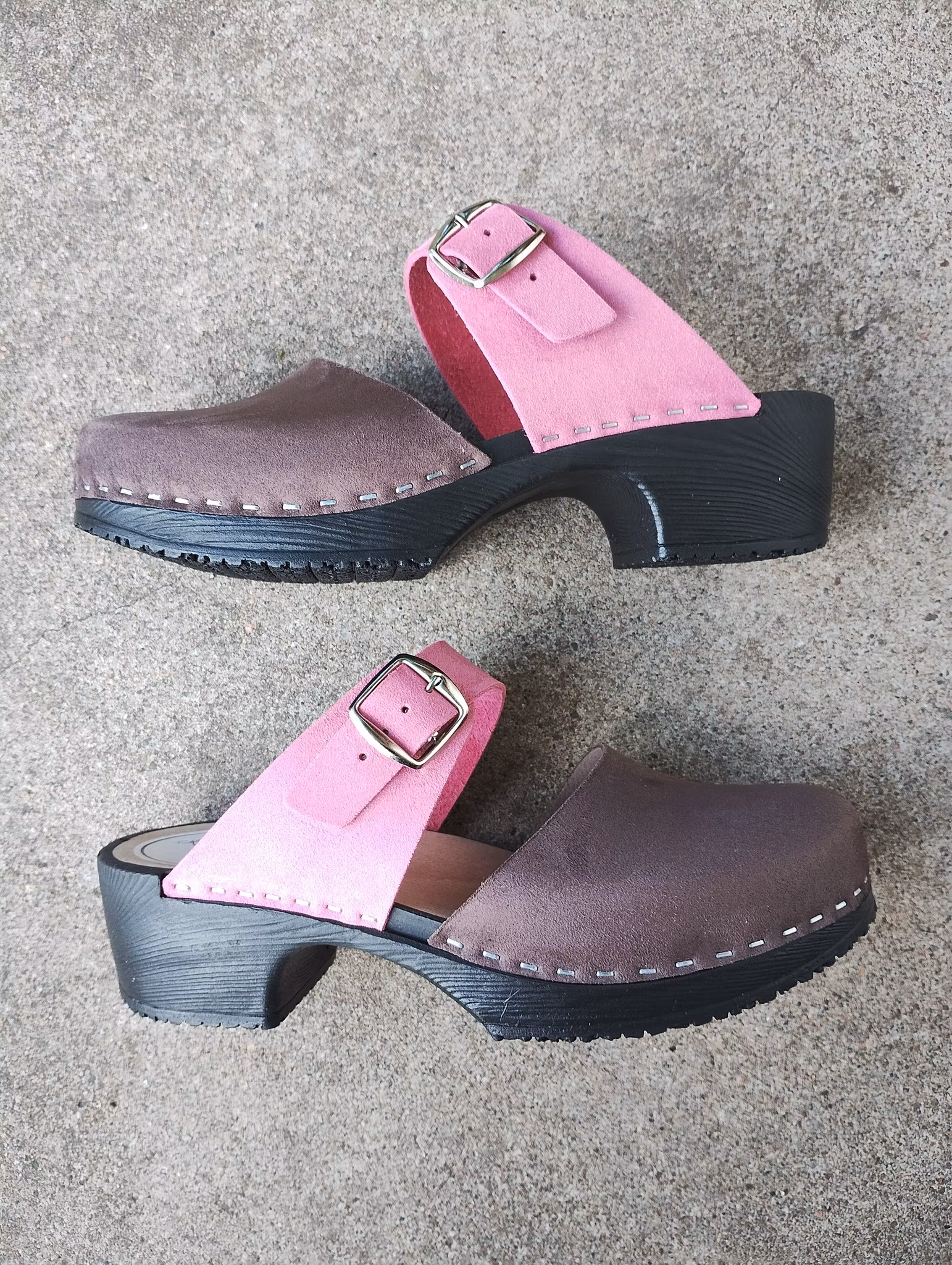 Britta mjuktoffel i brun och rosa nubuck