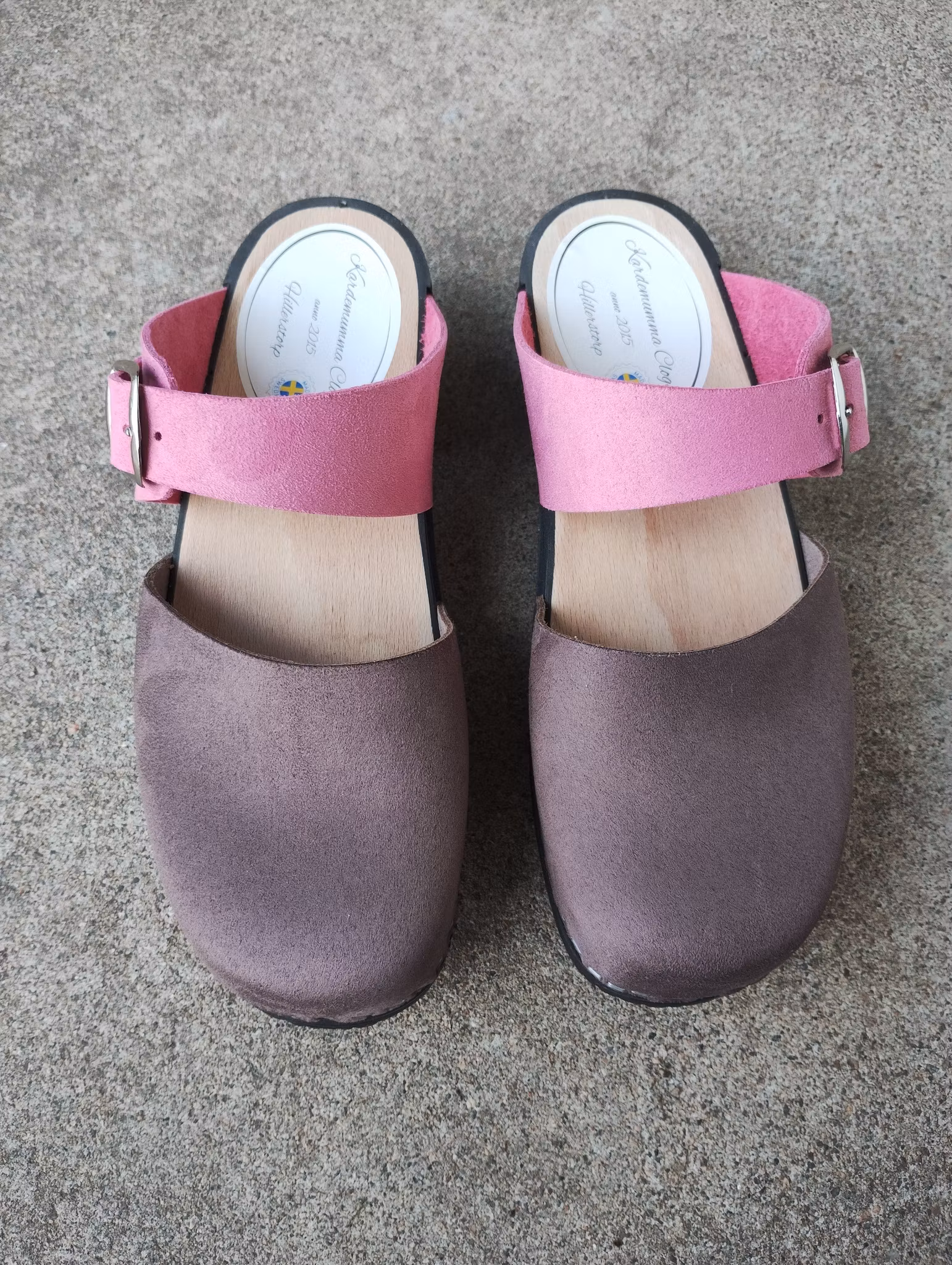 Britta mjuktoffel i brun och rosa nubuck