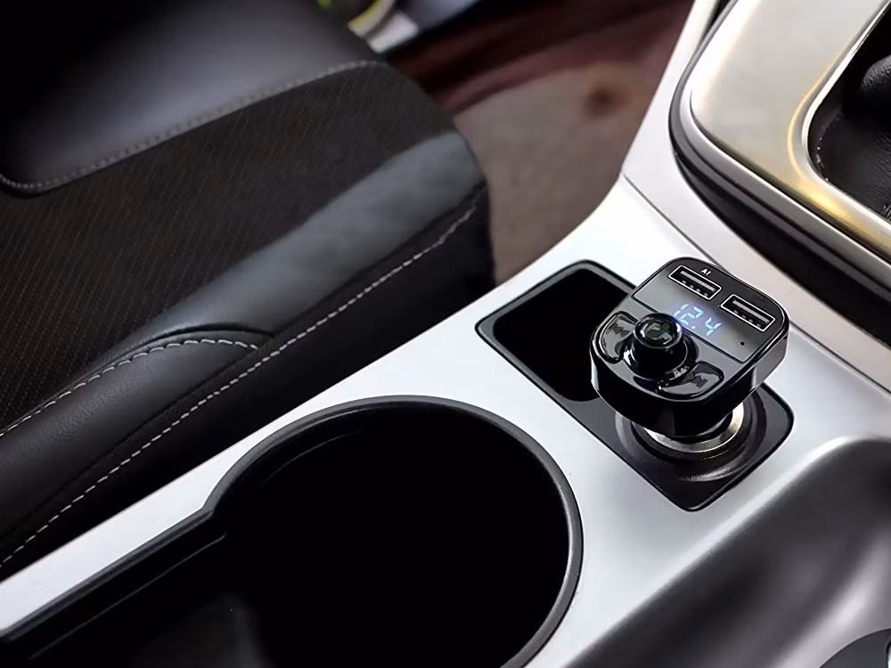 FM-sändare SD MP3 Bluetooth-laddare 2xUSB