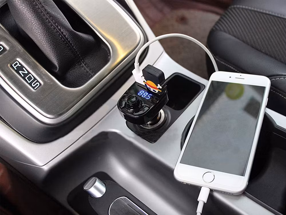 FM-sändare SD MP3 Bluetooth-laddare 2xUSB