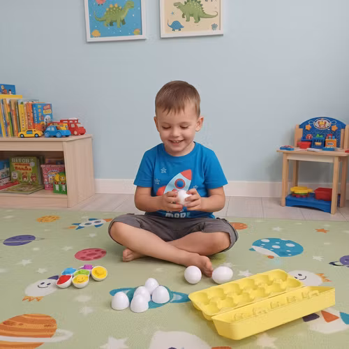Äggsorterare, Montessori pedagogiskt pussel, matcha former färger 12 ägg