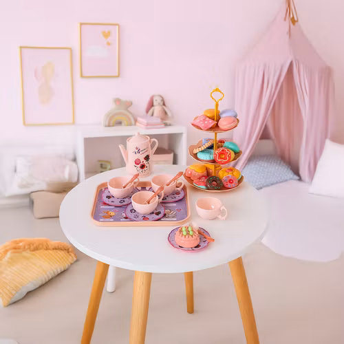 Teservis för flickor i resväska med kakor och koppar
