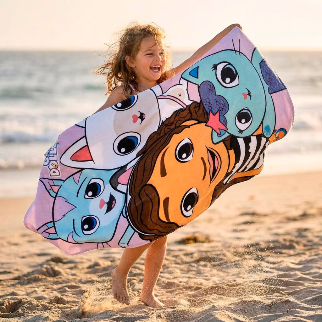 Gabby’s Dollhouse “Playtime” Strandhandduk 70x140 cm – Snabbtorkande