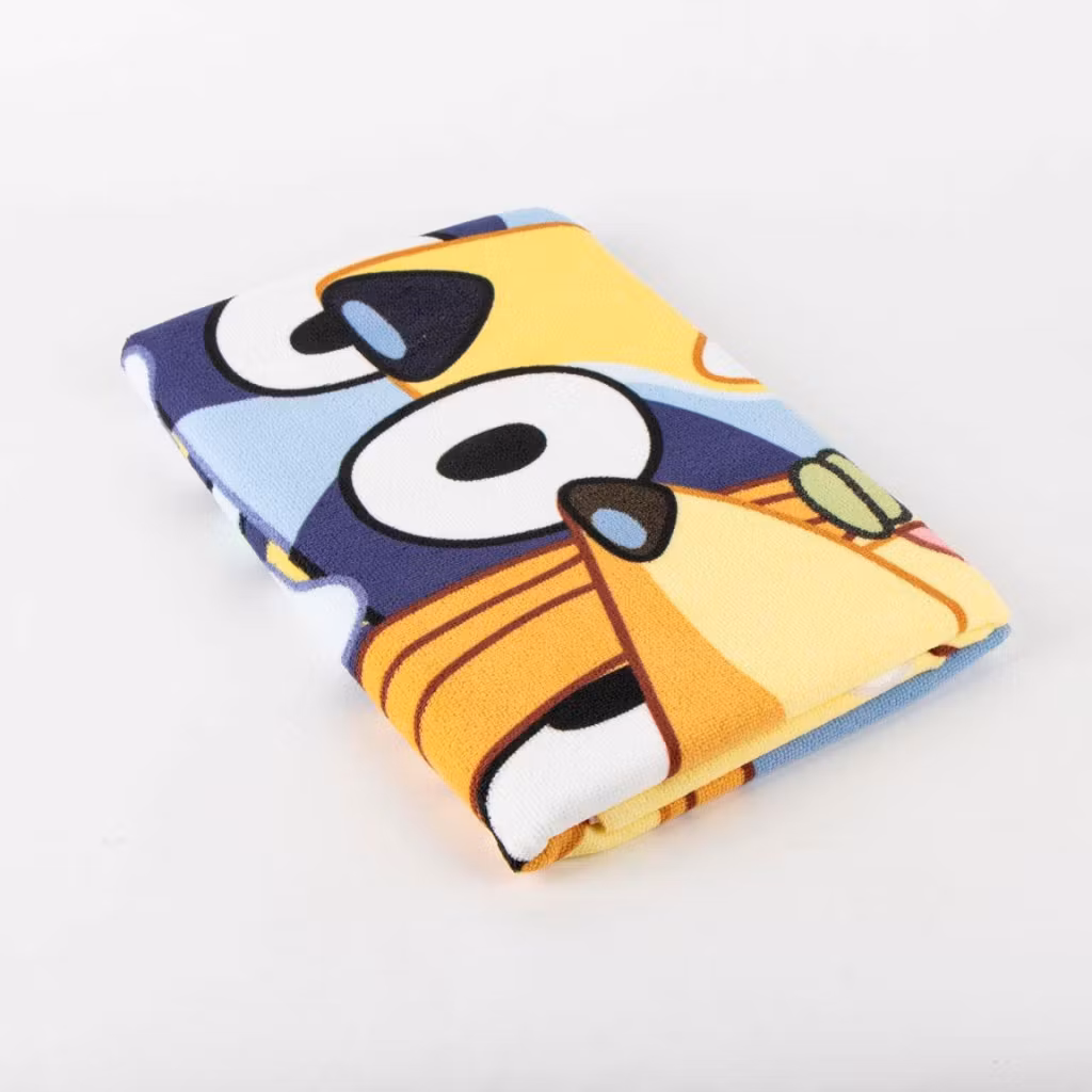 Bluey “Happy Moments” Strandhandduk 70x140 cm – Snabbtorkande