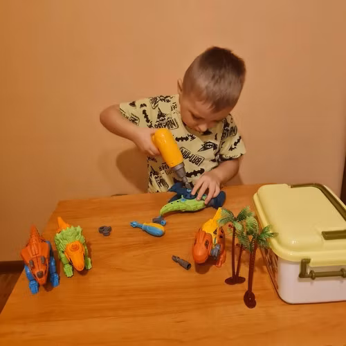 Dinosaurusrakennussarja 4-in-1 lapsille – ruuvilelu 3–7 vuotta