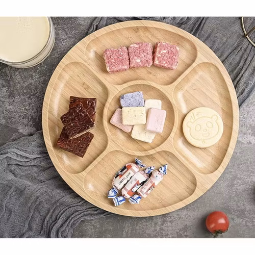 Roterande serveringsbräda i bambu – perfekt för ost & snacks