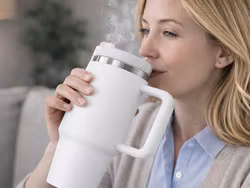 Termokrus 1,2L med sugerør - stor termokande med hank - hvid