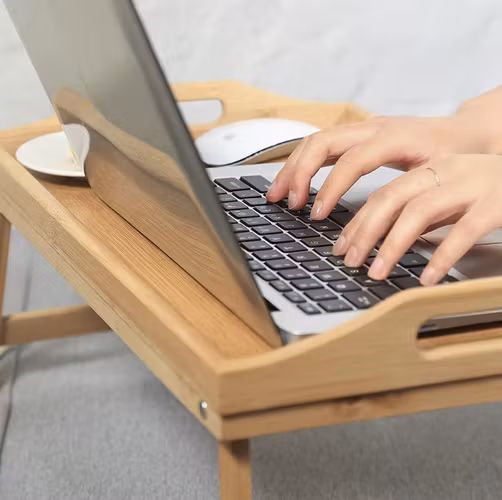 Hopfällbart Bambubord för Sängen – Laptopbord & Frukostbricka