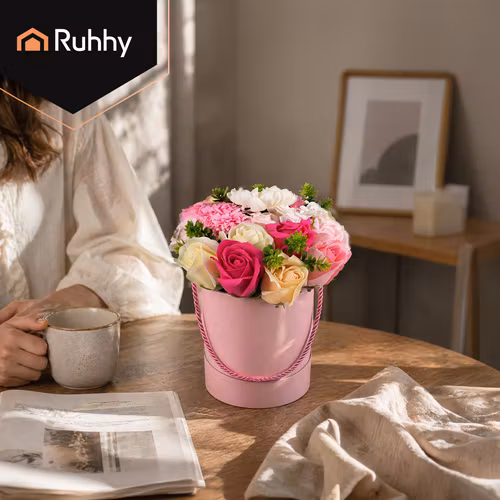 Flower Box med Rosor – Elegant Blomsterdekoration i Presentbox