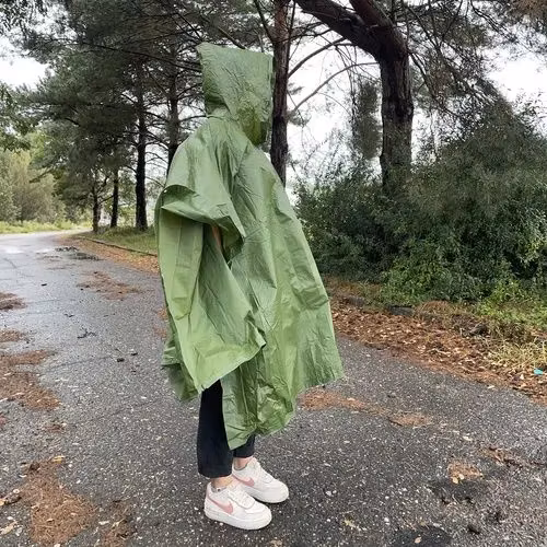 Grön Regnponcho i PVC – Vattentät Poncho för Regn