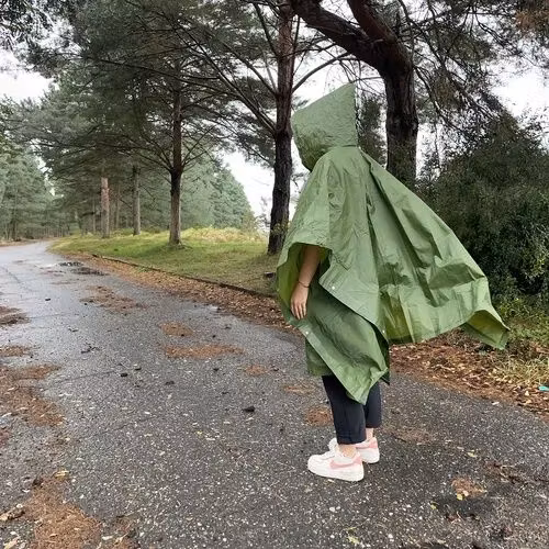 Grön Regnponcho i PVC – Vattentät Poncho för Regn