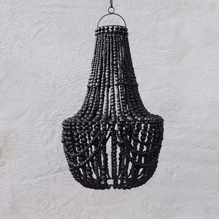 Takkrona av träpärlor, svart