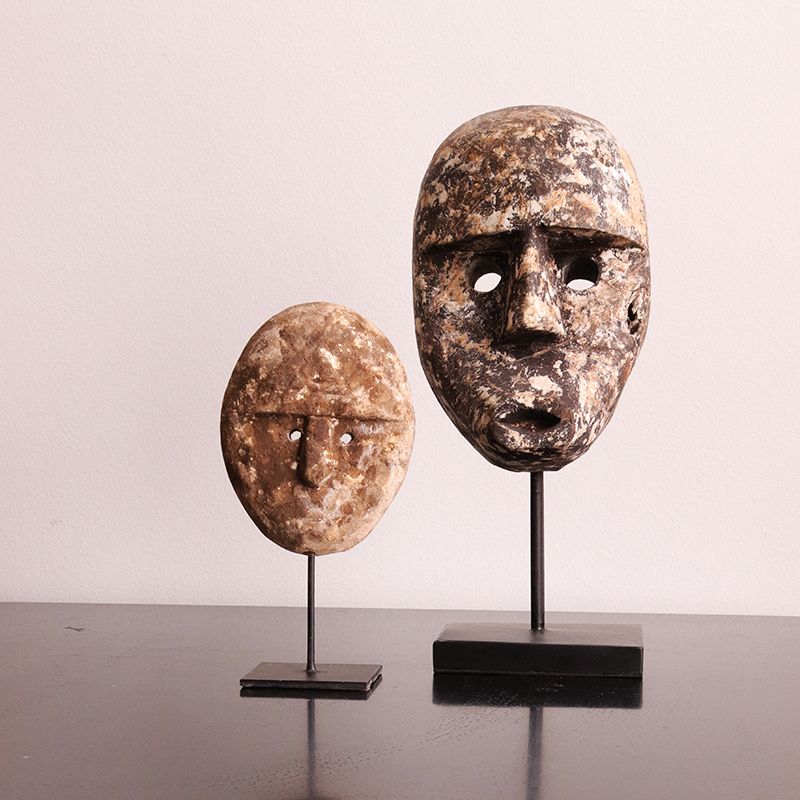 Stenskulptur Stu på stativ