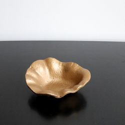 Liten skål Leaf i metall, guldfärgad