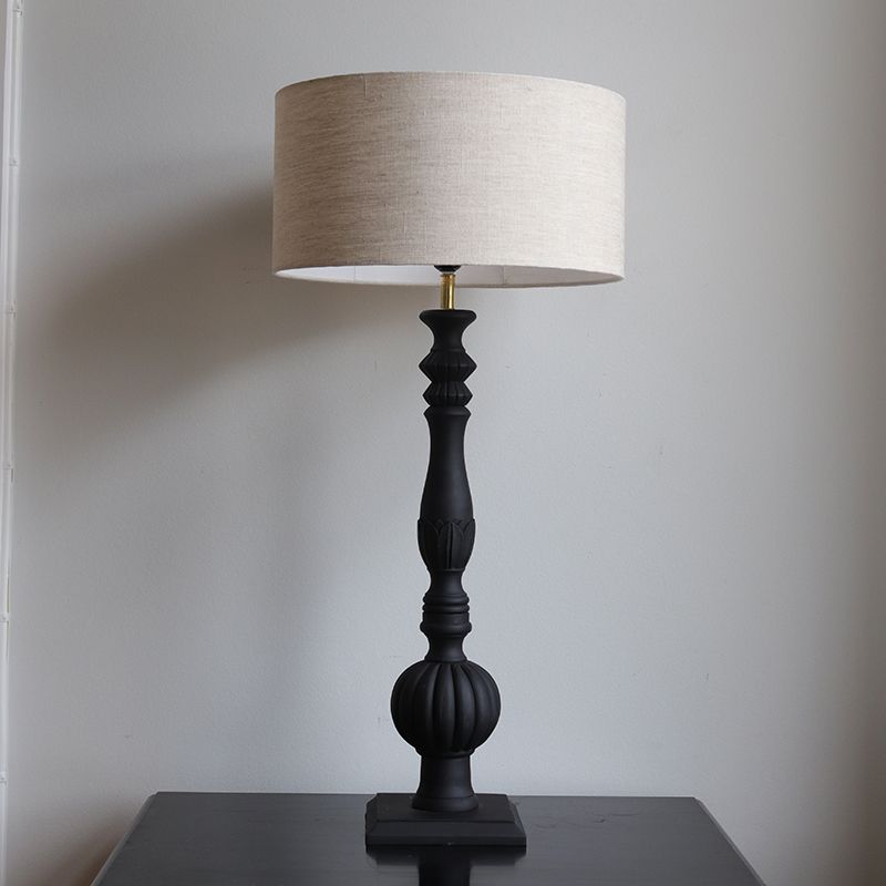 Lampfot Bonnie i svarvat trä, svart
