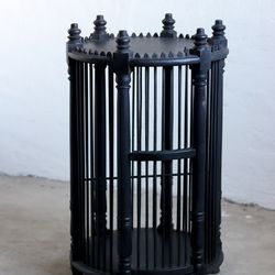 Litet bord, Cage