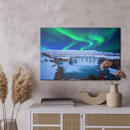 Canvastavla - Northern lights above the waterfall
