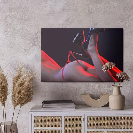 Canvastavla - Sexy woman in the penumbra