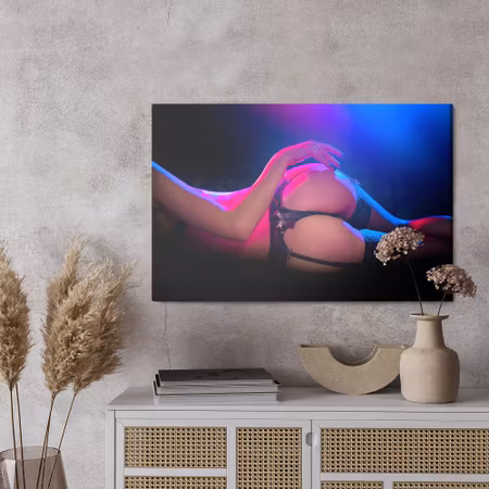 Canvastavla - Sexy woman illuminated by neon lights