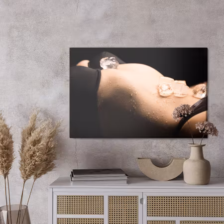 Canvastavla - Ice cubes on the body of a woman