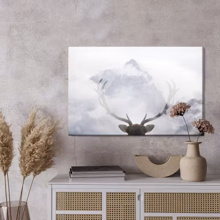 Canvastavla - A deer looking at the mountains