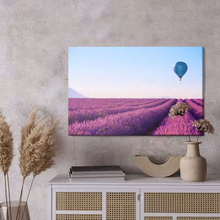 Canvastavla - Balloon over a lavender field
