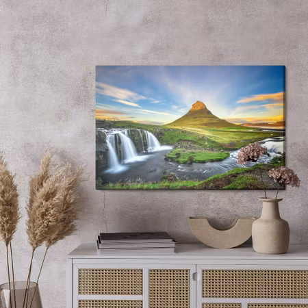 Canvastavla - A waterfall against the backdrop of