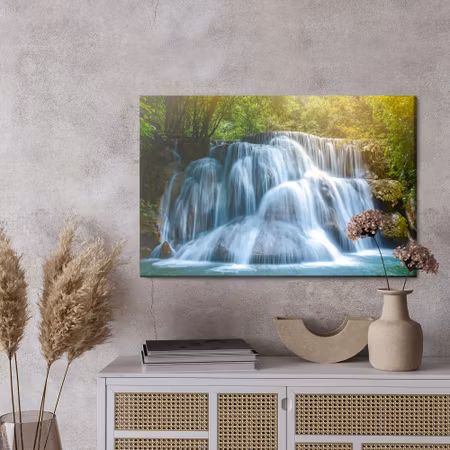 Canvastavla - Waterfall in the middle of a 3d forest