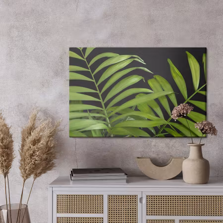 Canvastavla - Green tropical leaves on a black