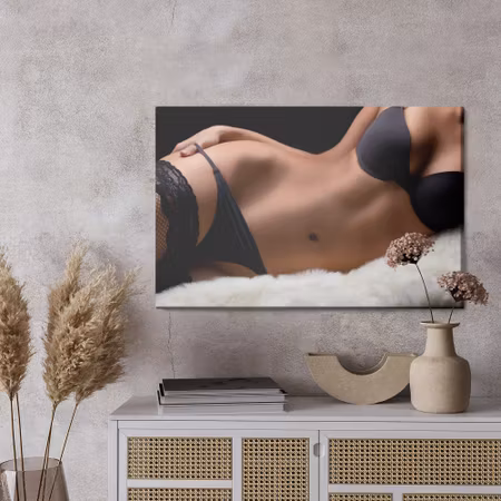 Canvastavla - A woman in an intimate pose