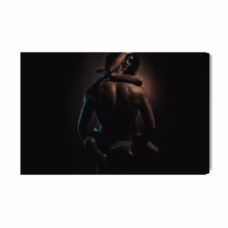 Canvastavla - A couple in a hot embrace
