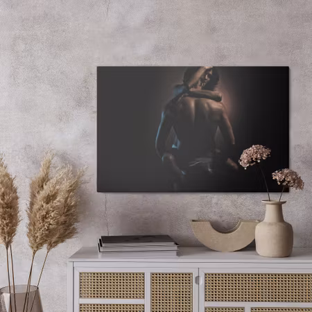 Canvastavla - A couple in a hot embrace