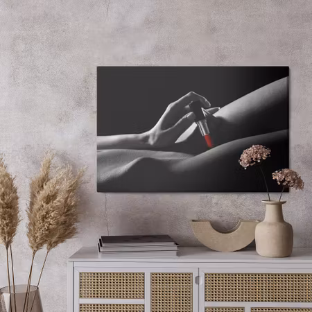 Canvastavla - Woman with lipstick in erotic pose