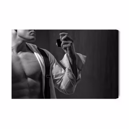 Canvastavla - Perfuming man