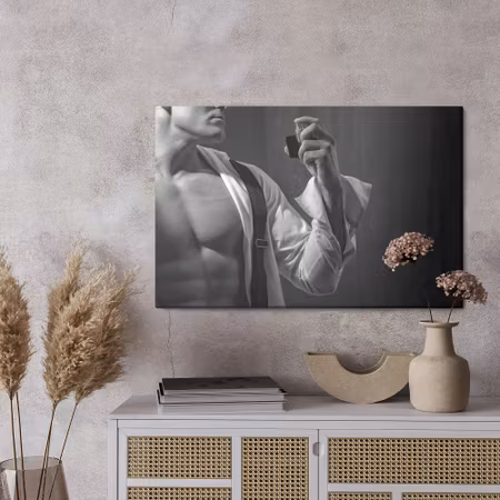 Canvastavla - Perfuming man