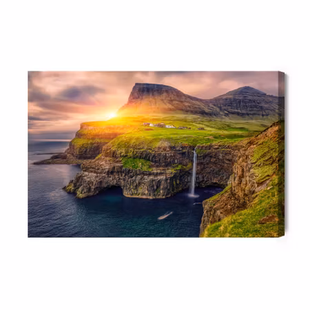 Canvastavla - Sunset among the mountains and a